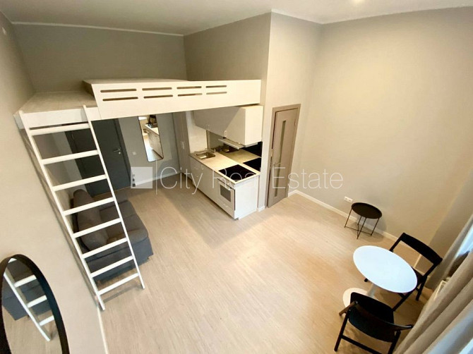Fasādes māja, renovēta māja, slēgts pagalms, ieeja no ielas, kāpņu telpa pēc kapitālā Rīga - foto 1