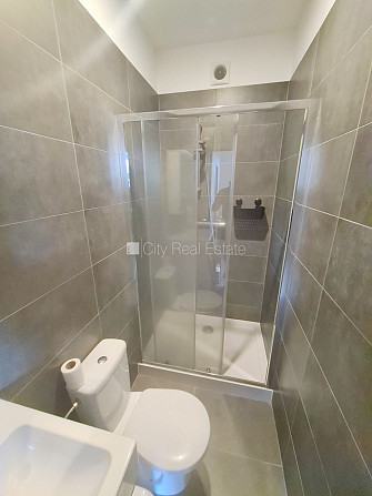Fasādes māja, renovēta māja, slēgts pagalms, ieeja no ielas, kāpņu telpa pēc kapitālā Rīga - foto 7