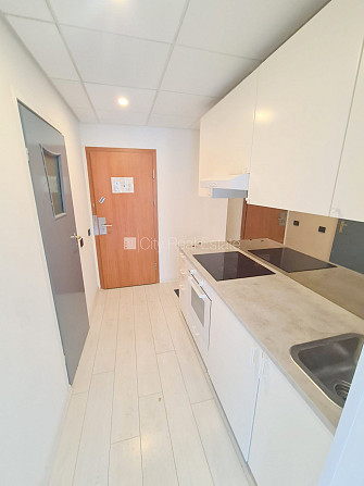 Jaunceltne, fasādes māja, ieeja no ielas, ir lifts, kāpņu telpa pēc kapitālā remonta, logi Rīga - foto 10