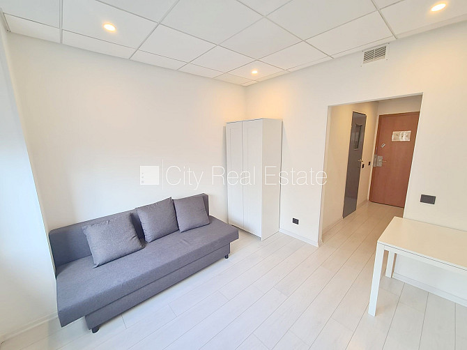 Jaunceltne, fasādes māja, ieeja no ielas, ir lifts, kāpņu telpa pēc kapitālā remonta, logi Rīga - foto 5