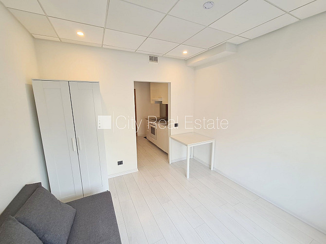 Jaunceltne, fasādes māja, ieeja no ielas, ir lifts, kāpņu telpa pēc kapitālā remonta, logi Rīga - foto 7