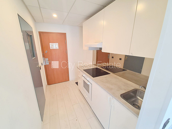 Jaunceltne, fasādes māja, ieeja no ielas, ir lifts, kāpņu telpa pēc kapitālā remonta, logi Rīga - foto 9
