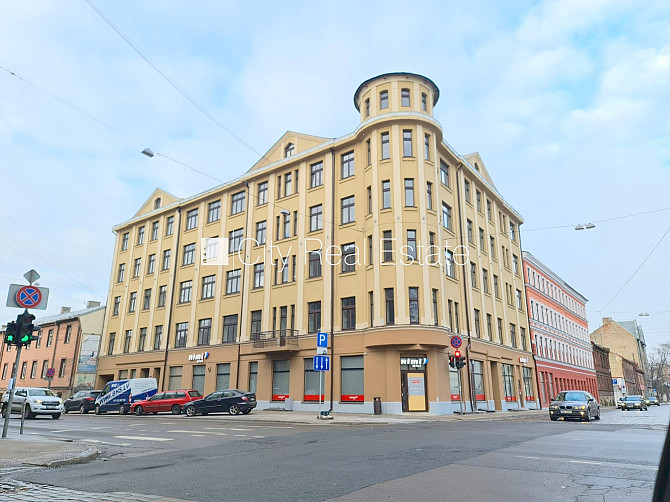 Fasādes māja, renovēta māja, slēgts pagalms, ieeja no pagalma, kāpņu telpa pēc kapitālā Rīga - foto 20