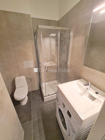 Fasādes māja, renovēta māja, slēgts pagalms, ieeja no pagalma, kāpņu telpa pēc kapitālā Rīga - foto 13