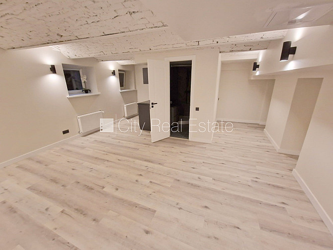 Fasādes māja, renovēta māja, slēgts pagalms, ieeja no ielas, puspagrabs, kāpņu telpa pēc Rīga - foto 1