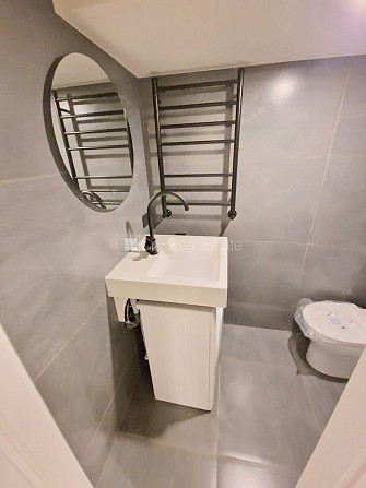 Fasādes māja, renovēta māja, slēgts pagalms, ieeja no ielas, puspagrabs, kāpņu telpa pēc Rīga - foto 9