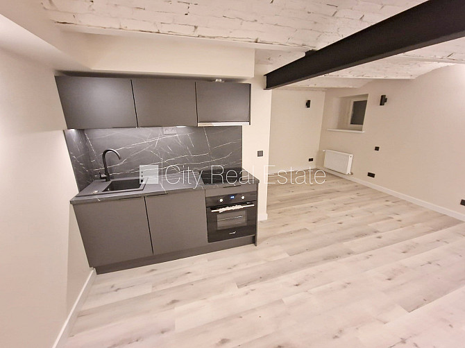 Fasādes māja, renovēta māja, slēgts pagalms, ieeja no ielas, puspagrabs, kāpņu telpa pēc Rīga - foto 3