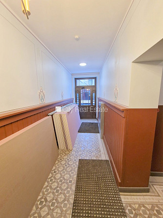 Fasādes māja, renovēta māja, slēgts pagalms, ieeja no ielas, puspagrabs, kāpņu telpa pēc Rīga - foto 14