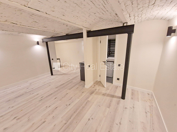 Fasādes māja, renovēta māja, slēgts pagalms, ieeja no ielas, puspagrabs, kāpņu telpa pēc Rīga - foto 7