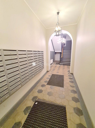 Fasādes māja, renovēta māja, slēgts pagalms, ieeja no ielas, kāpņu telpa pēc kapitālā Rīga - foto 15