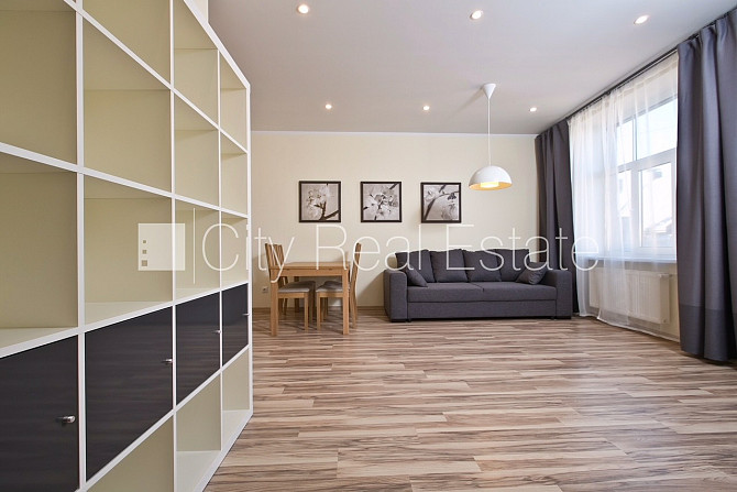 Fasādes māja, renovēta māja, ieeja no ielas, kāpņu telpa pēc kosmētiskā remonta, logi Rīga - foto 3