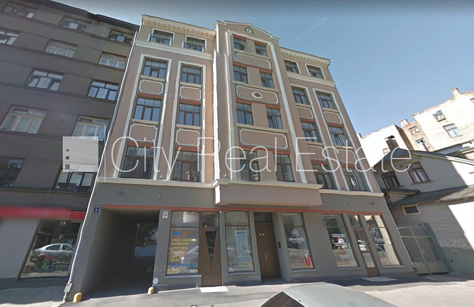 Fasādes māja, renovēta māja, ieeja no ielas, kāpņu telpa pēc kosmētiskā remonta, logi Rīga - foto 9