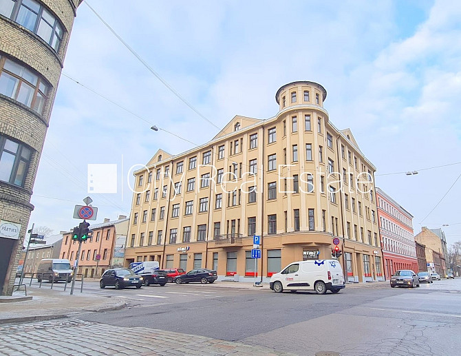 Pagalma ēka, renovēta māja, slēgts pagalms, ieeja no ielas un pagalma, kāpņu telpa pēc Rīga - foto 18