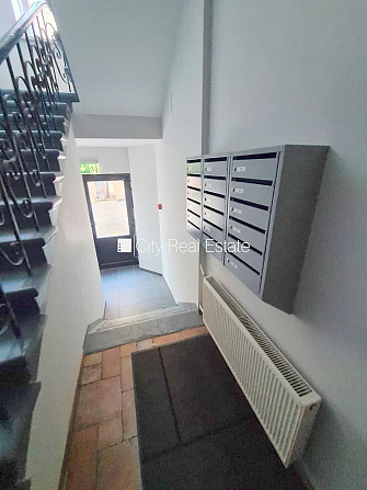 Fasādes māja, renovēta māja, slēgts pagalms, ieeja no ielas un pagalma, kāpņu telpa pēc Rīga - foto 15