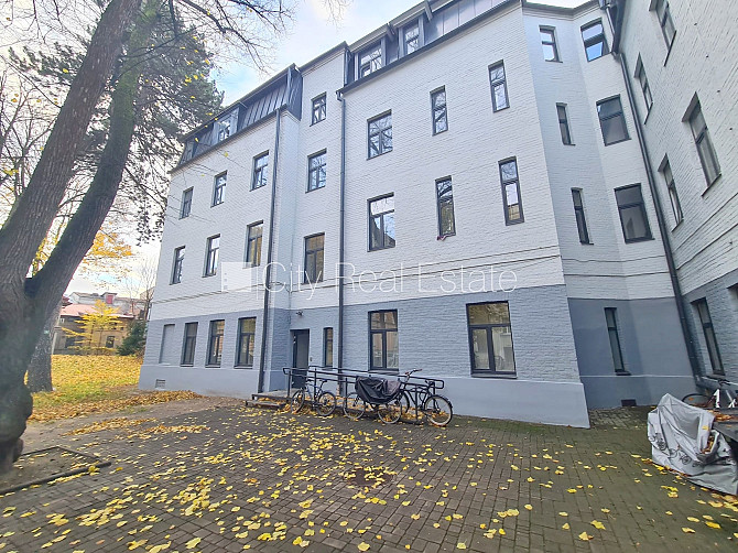 Pagalma ēka, renovēta māja, slēgts pagalms, ieeja no pagalma, kāpņu telpa pēc kapitālā Rīga - foto 17