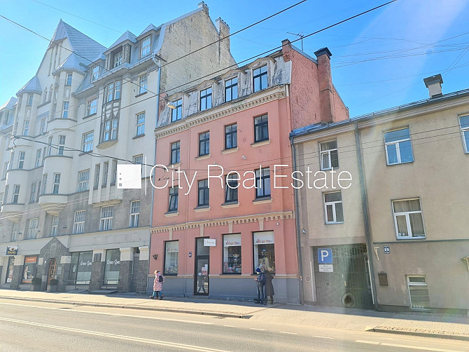 Fasādes māja, slēgts pagalms, iespēja nomāt autostāvvietu, ieeja no ielas, kāpņu telpa pēc Rīga - foto 17