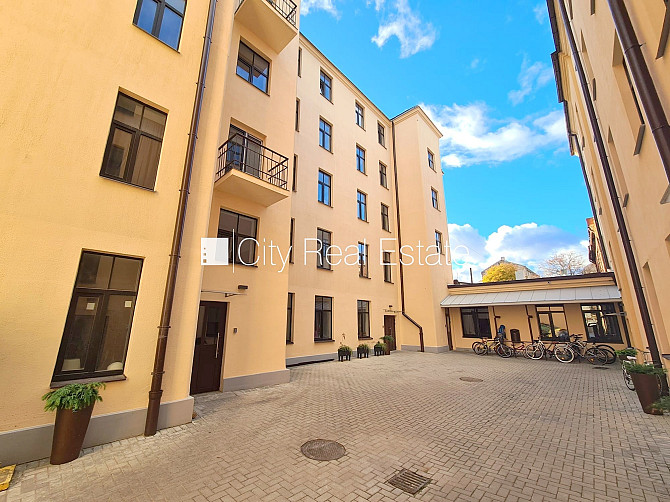Fasādes māja, renovēta māja, slēgts pagalms, ieeja no ielas un pagalma, kāpņu telpa pēc Rīga - foto 18