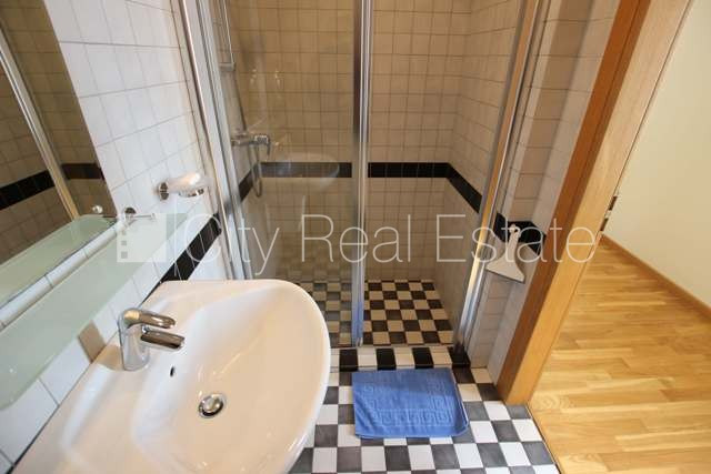 Fasādes māja, ieeja no ielas, ir lifts, guļamistabu skaits 1 gab., augstie griesti, gāzes Rīga - foto 15