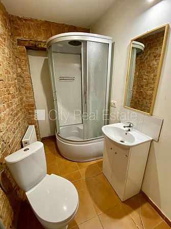 Pagalma ēka, renovēta māja, slēgts pagalms, ieeja no pagalma, kāpņu telpa pēc kosmētiskā Rīga - foto 8