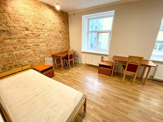 Pagalma ēka, renovēta māja, slēgts pagalms, ieeja no pagalma, kāpņu telpa pēc kosmētiskā Rīga - foto 6