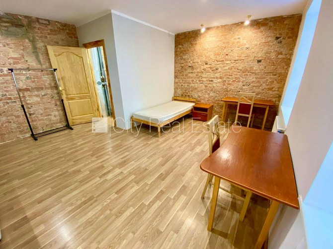 Pagalma ēka, renovēta māja, slēgts pagalms, ieeja no pagalma, kāpņu telpa pēc kosmētiskā Rīga - foto 3