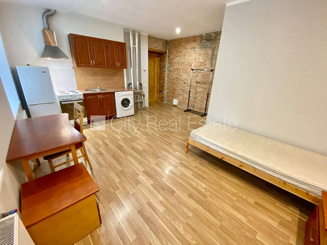 Pagalma ēka, renovēta māja, slēgts pagalms, ieeja no pagalma, kāpņu telpa pēc kosmētiskā Rīga - foto 1