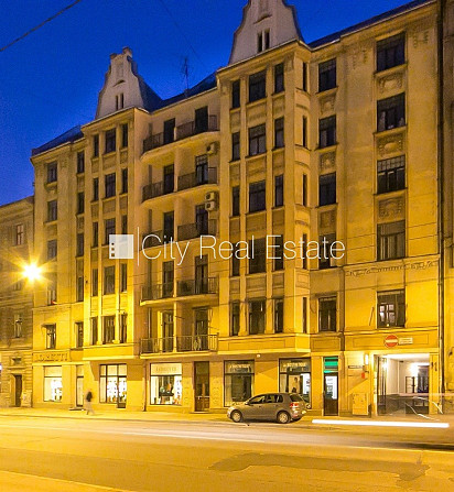 Pagalma ēka, renovēta māja, slēgts pagalms, objektu apsargā fiziskā apsardze, ieeja no Rīga - foto 18
