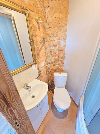 Fasādes māja, renovēta māja, slēgts pagalms, ieeja no ielas, kāpņu telpa pēc kosmētiskā Rīga - foto 10