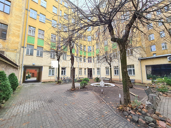 Pagalma ēka, renovēta māja, slēgts pagalms, ieeja no ielas un pagalma, kāpņu telpa pēc Rīga - foto 15
