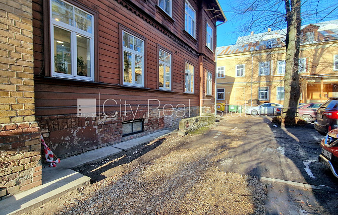 Pagalma ēka, renovēta māja, labiekārtota apzaļumota teritorija, vieta automašīnai, Rīga - foto 17
