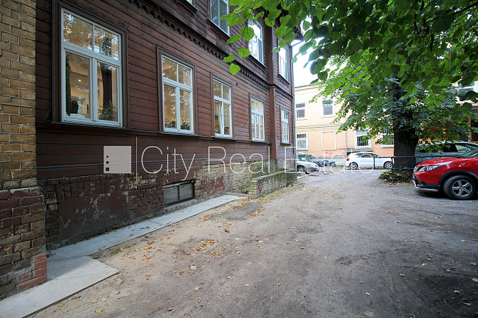 Pagalma ēka, renovēta māja, labiekārtota apzaļumota teritorija, vieta automašīnai, Rīga - foto 16