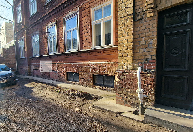 Pagalma ēka, renovēta māja, labiekārtota apzaļumota teritorija, vieta automašīnai, Rīga - foto 3