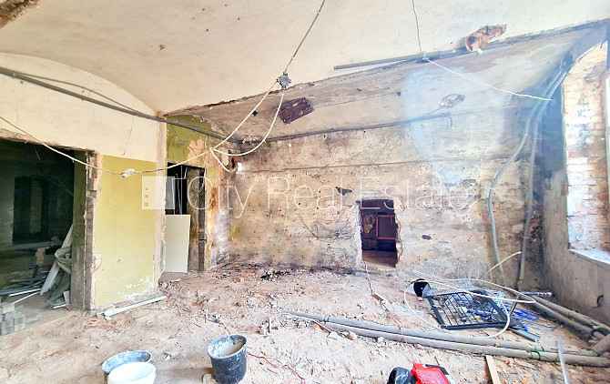 Zeme īpašumā, fasādes māja, renovēta māja, labiekārtota apzaļumota teritorija, teritorijas Rīga - foto 6