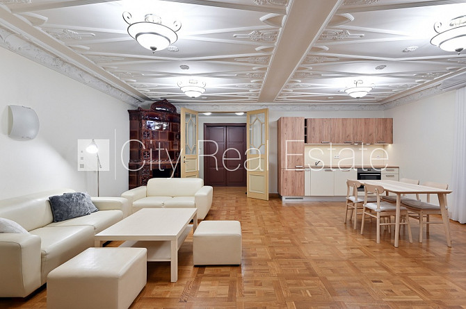 Projekts - Kalpaka Residence, fasādes māja, renovēta māja, slēgts pagalms, objektu apsargā Rīga - foto 1