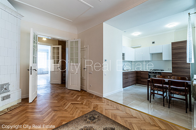 Fasādes māja, renovēta māja, dzīvokļu skaits ēkā  10 gab., mainīts Jumta segums, viena Rīga - foto 13