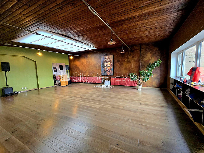 Fasādes māja, logi vērsti uz pagalma pusi, telpas izolētas, sporta zāle 86 m2, halle, augstie Rīga - foto 9