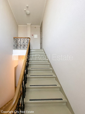 Pagalma ēka, renovēta māja, slēgts pagalms, maksas stāvvieta, ieeja no pagalma, ir lifts, Rīga - foto 13