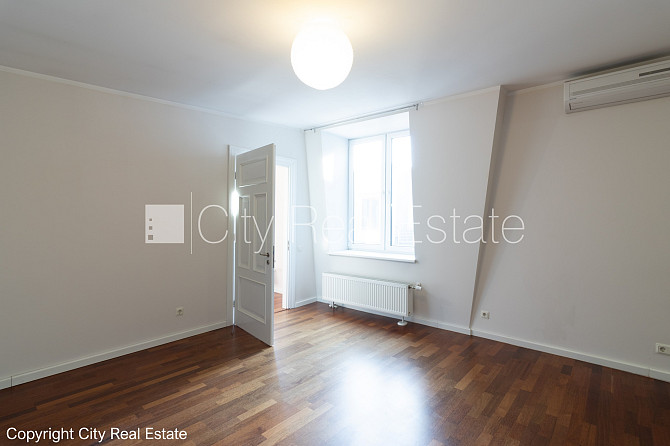 Pagalma ēka, renovēta māja, slēgts pagalms, maksas stāvvieta, ieeja no pagalma, ir lifts, Rīga - foto 11