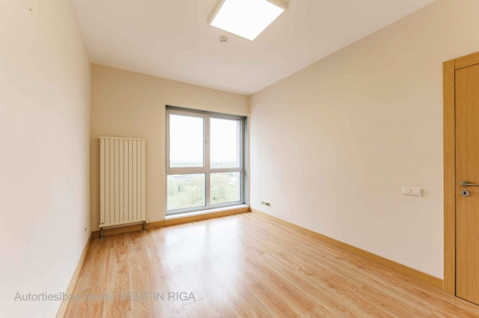 Dzīvoklis īstiem pilsētniekiem ar augstu komforta līmeni un elpu aizraujošu skatu!  Pārdod Rīga - foto 17