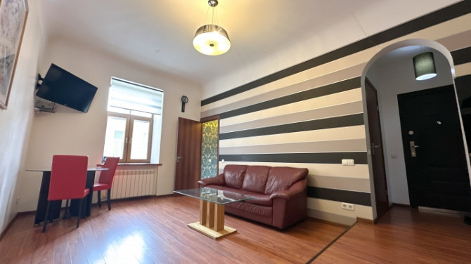 Komfortabls, divu istabu dzīvoklis aktīvajā centrā - Čaka 33 ēkas pagalmā.  + Visi logi Rīga - foto 12