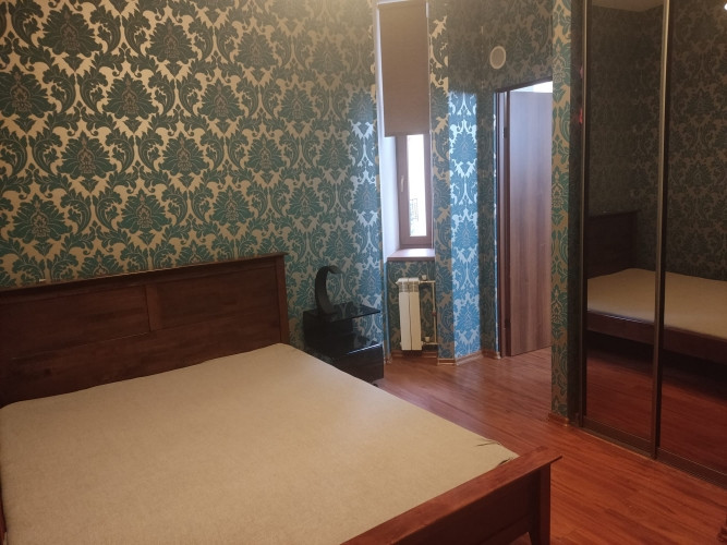 Komfortabls, divu istabu dzīvoklis aktīvajā centrā - Čaka 33 ēkas pagalmā.  + Visi logi Rīga - foto 1