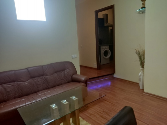 Komfortabls, divu istabu dzīvoklis aktīvajā centrā - Čaka 33 ēkas pagalmā.  + Visi logi Rīga - foto 5