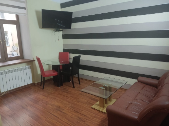 Komfortabls, divu istabu dzīvoklis aktīvajā centrā - Čaka 33 ēkas pagalmā.  + Visi logi Rīga - foto 4
