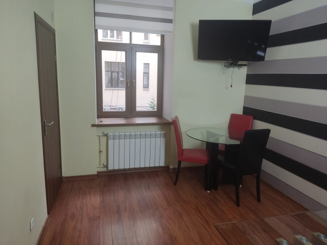 Komfortabls, divu istabu dzīvoklis aktīvajā centrā - Čaka 33 ēkas pagalmā.  + Visi logi Rīga - foto 3