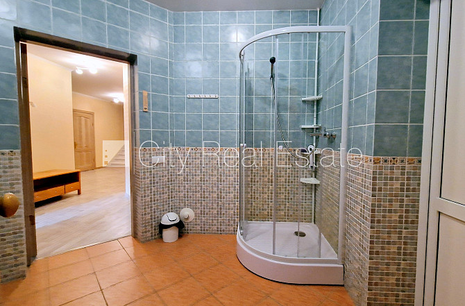 Fasādes māja, renovēta māja, vieta automašīnai, ieeja no ielas, luksuss apartamenti , ir Rīga - foto 20