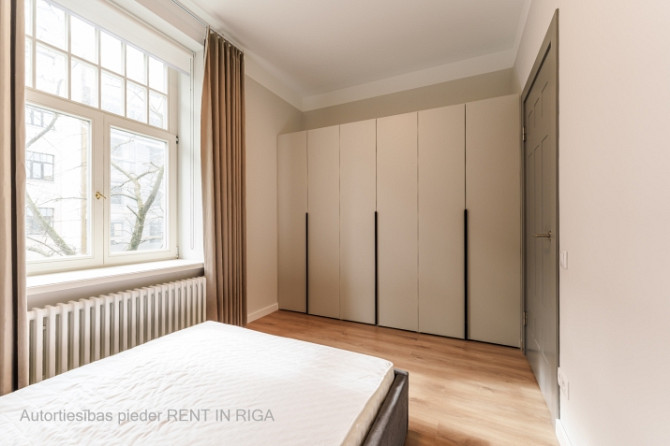 Pilnībā mēbelēts 2-istabu dzīvoklis jūgendstila ēkā Rīgas Centrā.  Krišjāņa Valdemāra Rīga - foto 3