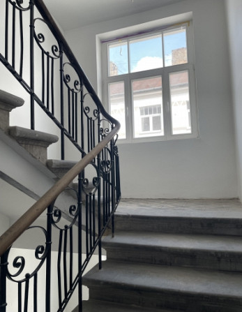 Tiek pārdots renovēts 3-istabu dzīvoklis Rīgas centrā. Ēkā ir uzstādīts gāzes apkures Rīga - foto 9