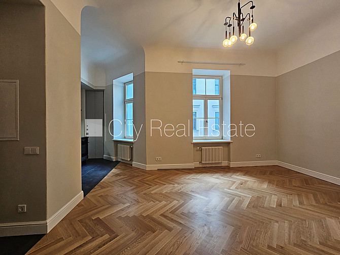 Fasādes māja, renovēta māja, labiekārtota apzaļumota teritorija, slēgts pagalms, ieeja no Rīga - foto 20