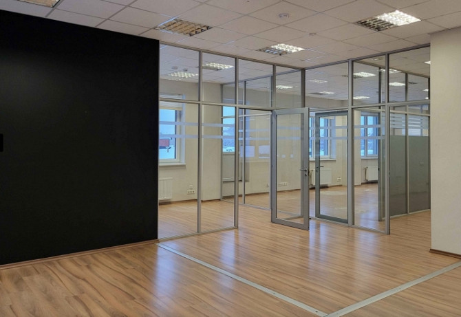 Gaišas un kvalitatīvas biroja telpas ar savu virtuvīti Purvciemā, netālu no tirdzniecības Rīga - foto 1