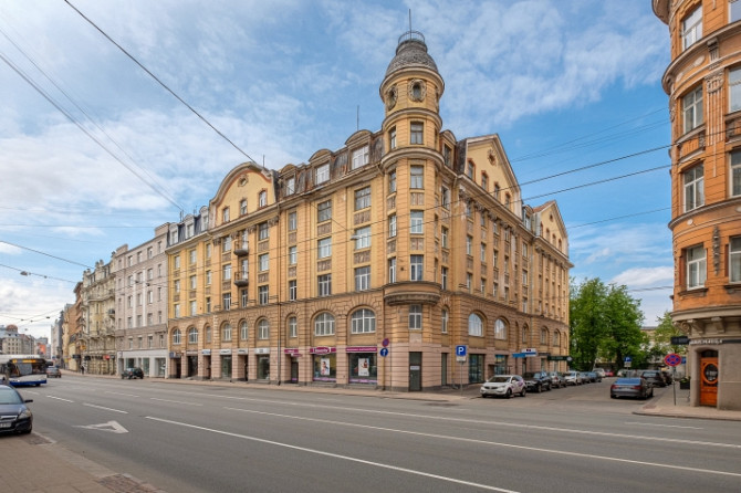 Practical 4-room apartment on Brīvības Street 103. Windows face the inner courtyard.  The apartment  Рига - изображение 1